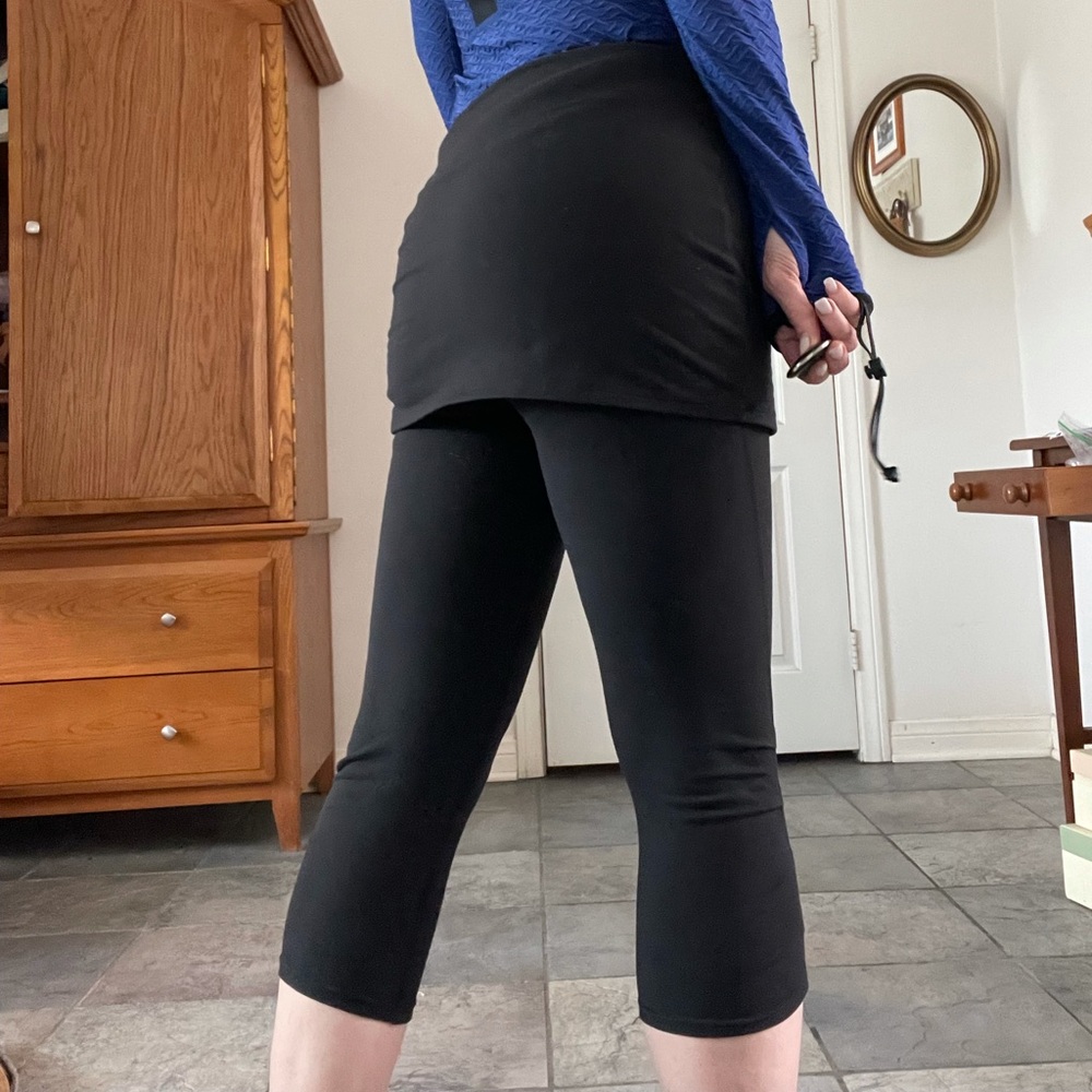 LUCY SKIRTED CROP WITH SIDE & LEG RUCHING